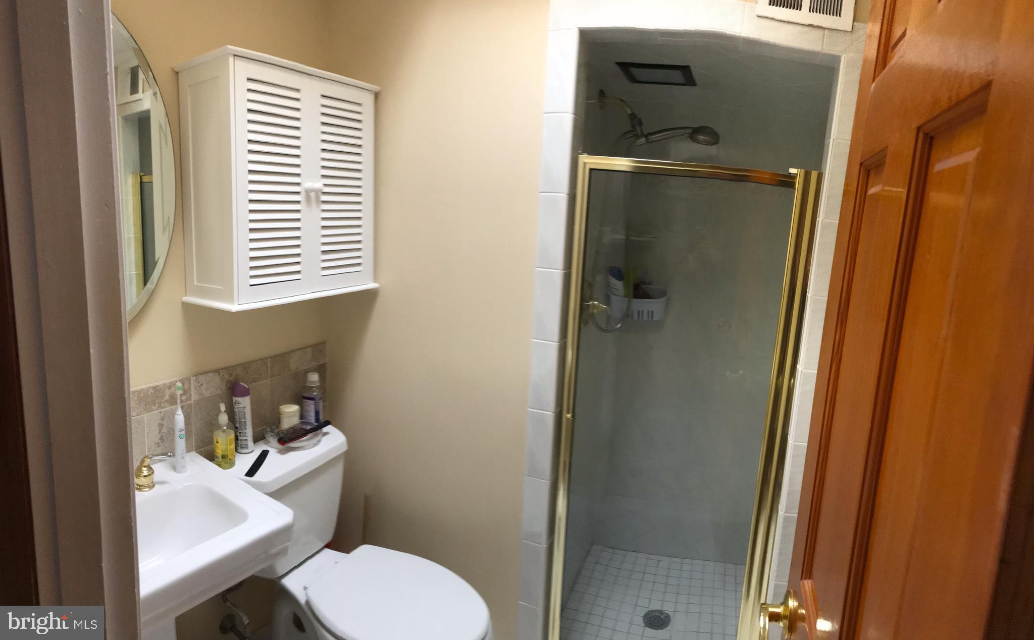1000 Tomlinson Road Philadelphia, PA 19116 - Photo 27 of 30 Main bedroom bath