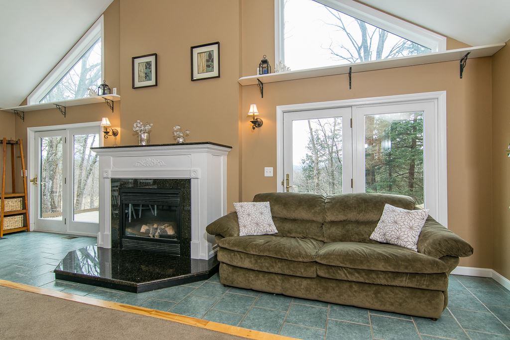 2246 Governor Chittenden Road Williston, VT 05495 - Photo 2 of 40