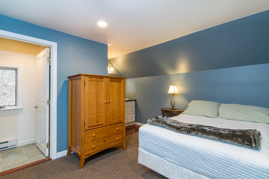 2246 Governor Chittenden Road Williston, VT 05495 - Photo 12 of 40