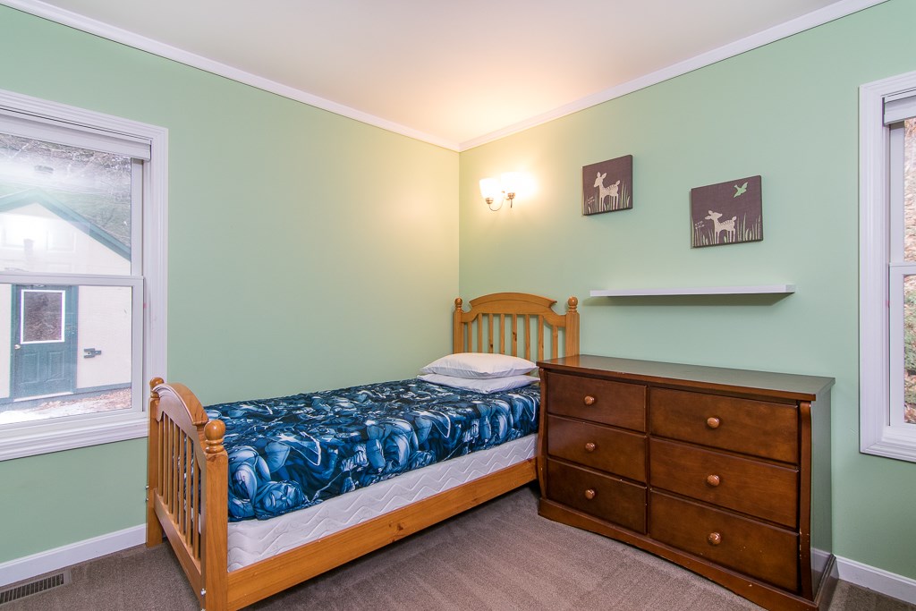 2246 Governor Chittenden Road Williston, VT 05495 - Photo 16 of 40