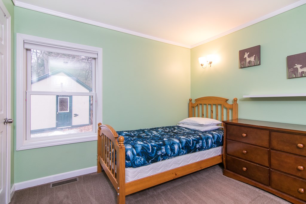 2246 Governor Chittenden Road Williston, VT 05495 - Photo 17 of 40