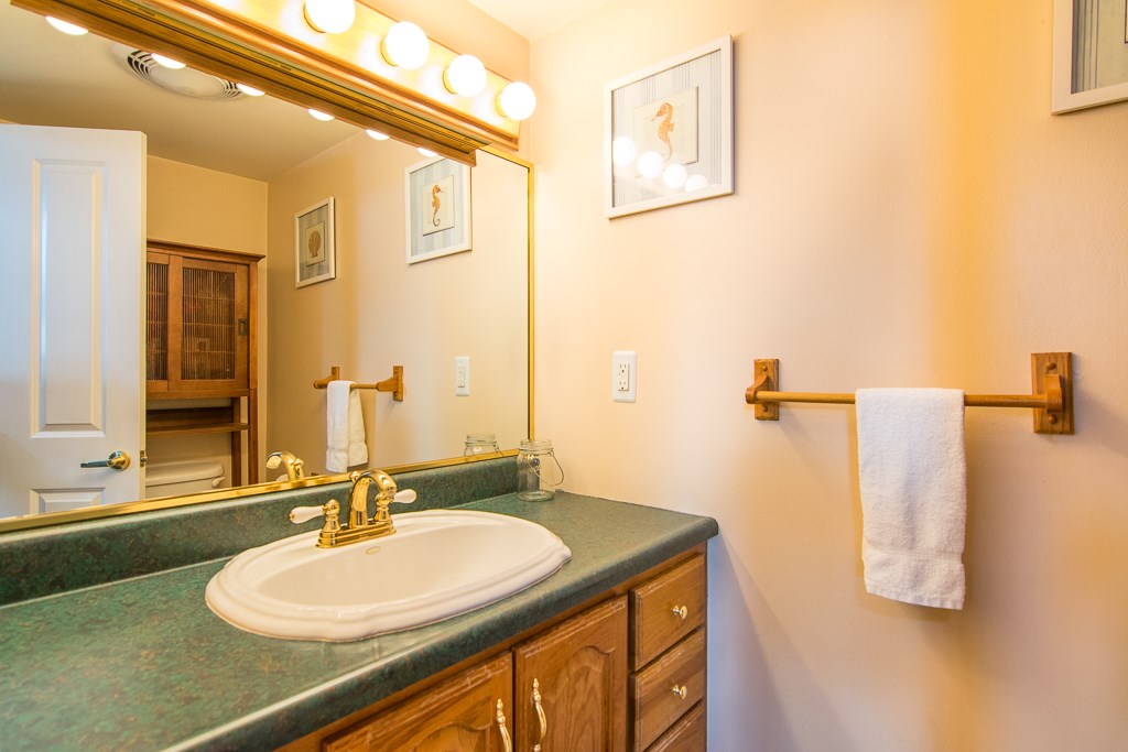 2246 Governor Chittenden Road Williston, VT 05495 - Photo 21 of 40