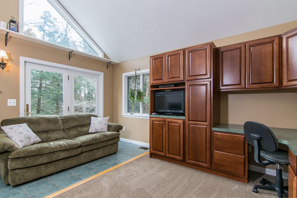 2246 Governor Chittenden Road Williston, VT 05495 - Photo 5 of 40