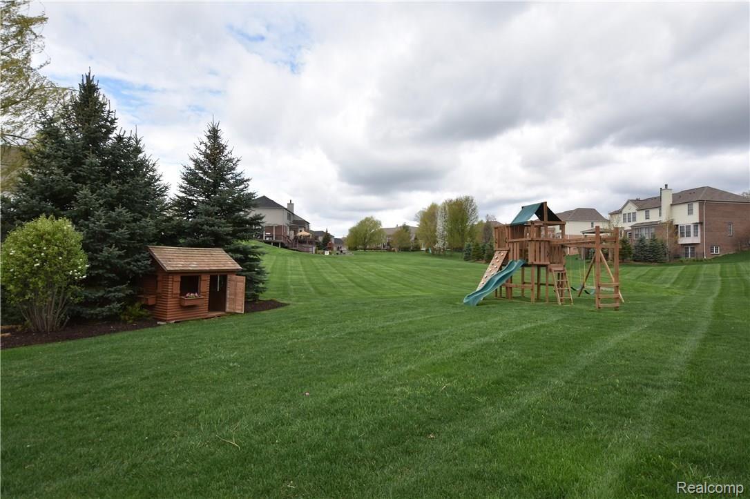 2335 Andover Boulevard Rochester, MI 48306 - Photo 36 of 38 2335 Andover_34.JPG