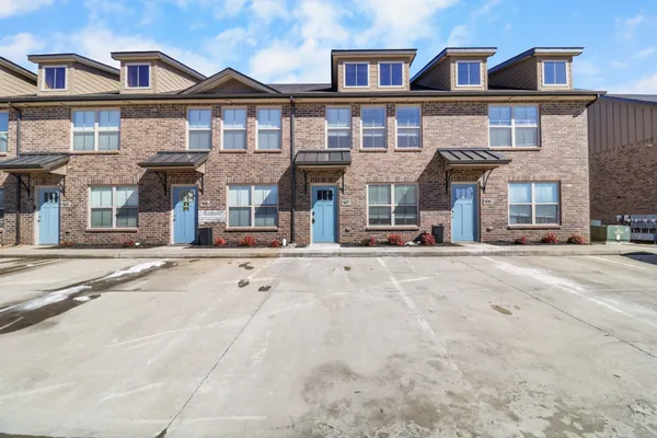 $1,375 | 1000 Henry Pl Boulevard, Unit 907, Clarksville, TN 37042