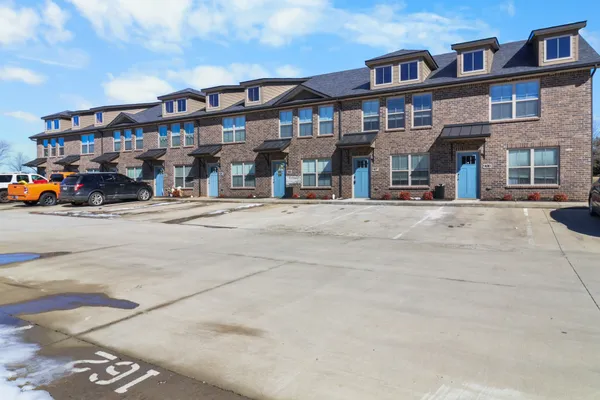 $1,375 | 1000 Henry Pl Boulevard, Unit 907, Clarksville, TN 37042