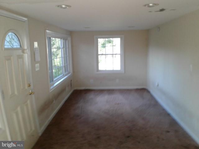 10500 Livingston Road Fort Washington, MD 20744 - Photo 2 of 15 Living Room