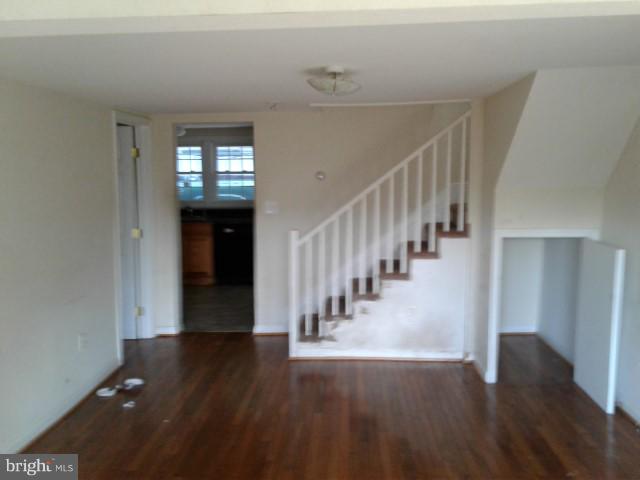 10500 Livingston Road Fort Washington, MD 20744 - Photo 4 of 15 Living Room