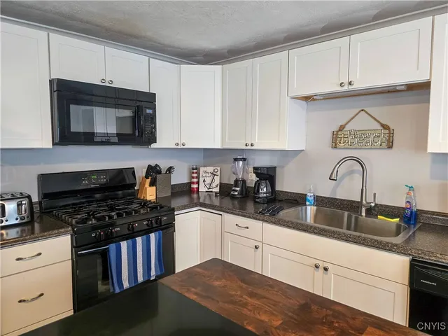 $399,900 | 228 8th Avenue, Vienna, NY 13157