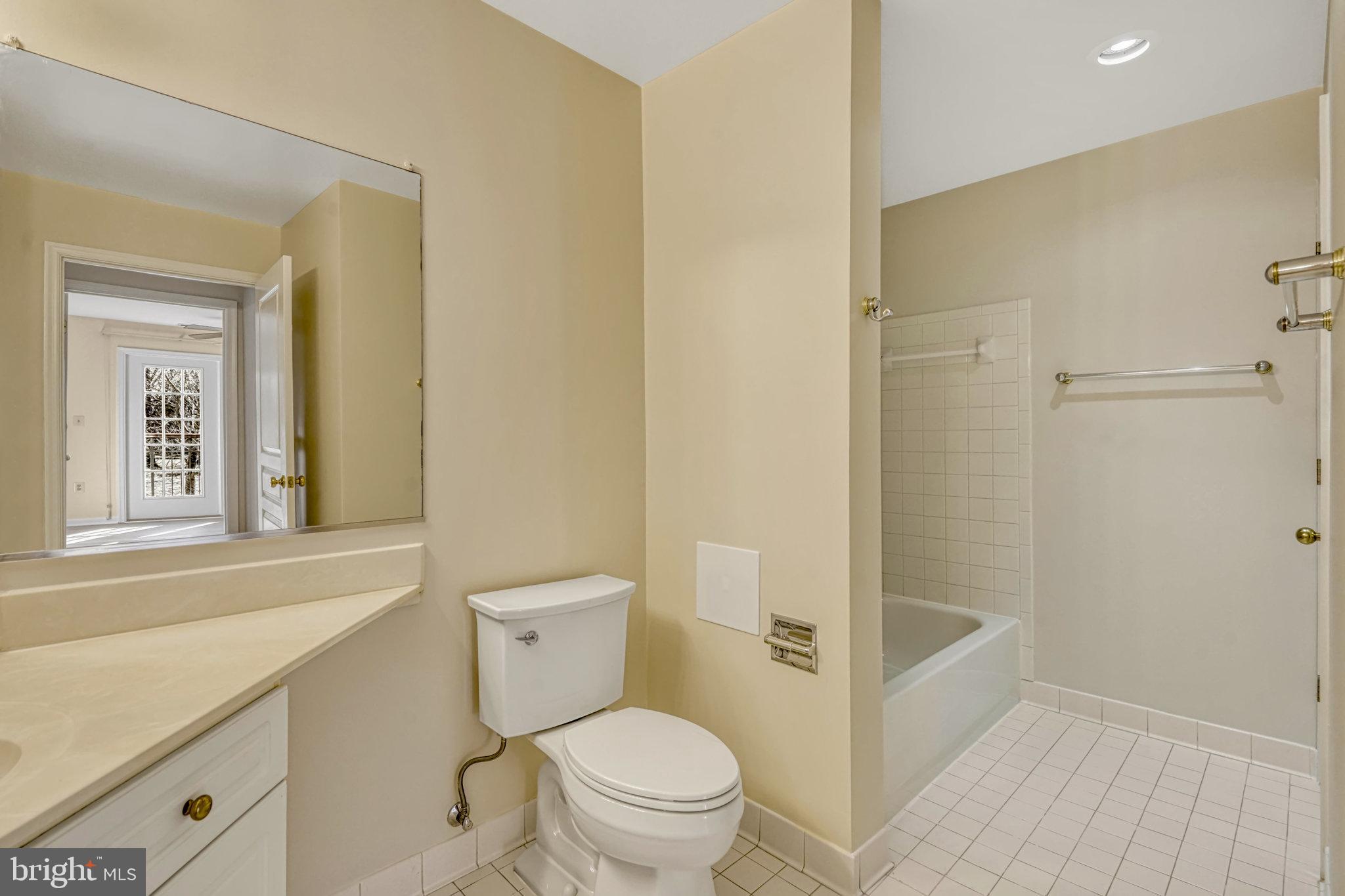 5573 Seminary Road, Unit 104 Falls Church, VA 22041 - Photo 22 of 31 Bath across from Bedroom 2
