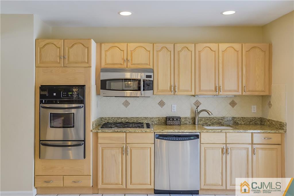 8 Glenbrook Road Freehold, NJ 07728 - Photo 9 of 25 Gallery Image 9