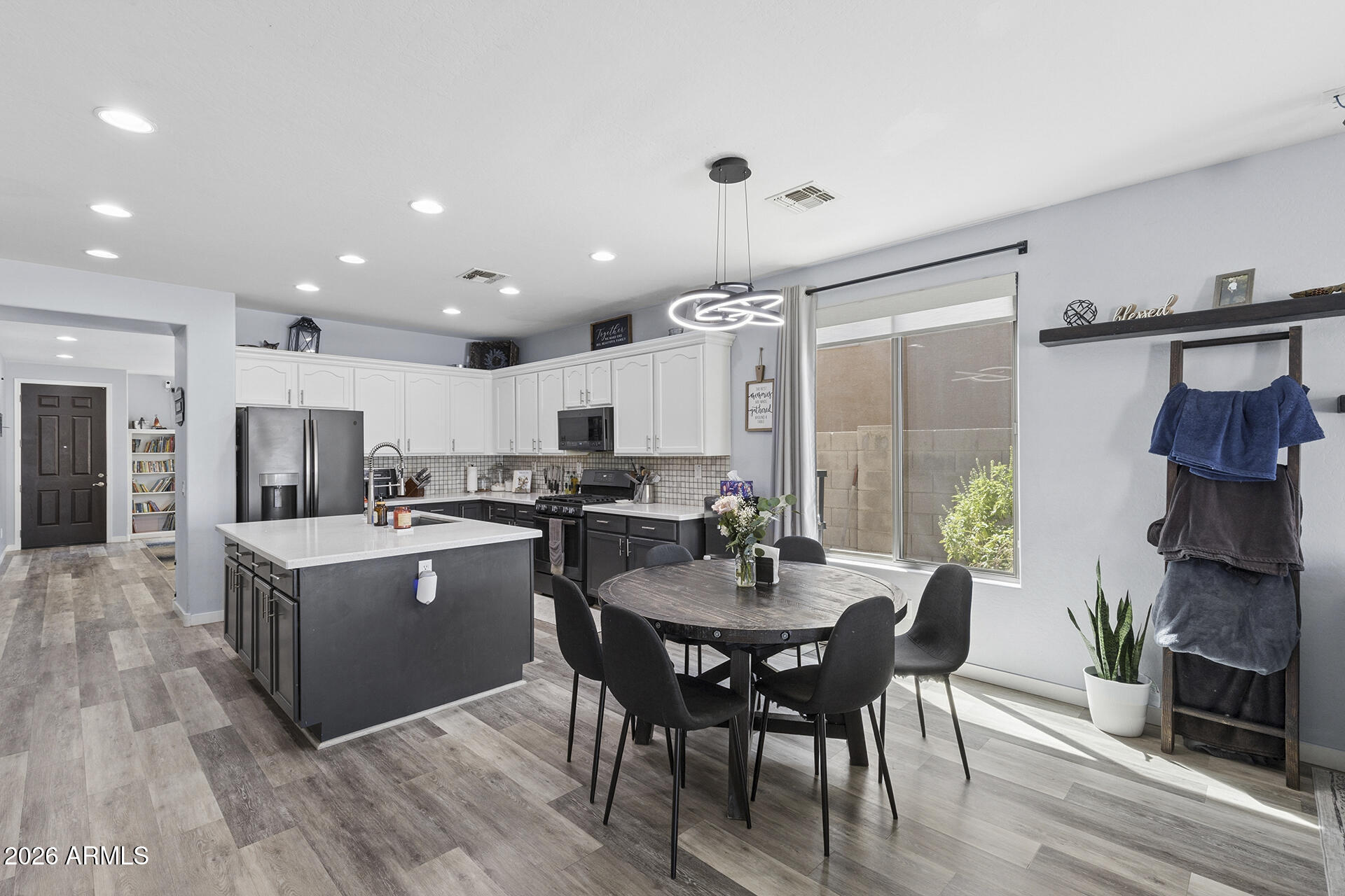 6848 West Ridgeline Road Peoria, AZ 85383 - Photo 19 of 71 a kitchen with a table and chairs in it