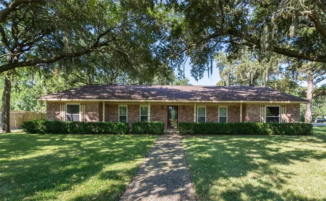 $2,500 | 2004 Sleepy Hollow Drive, Pearland, TX 77581