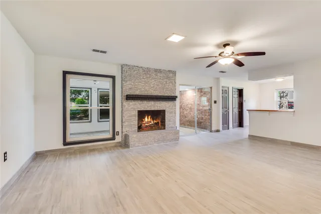 $2,500 | 2004 Sleepy Hollow Drive, Pearland, TX 77581