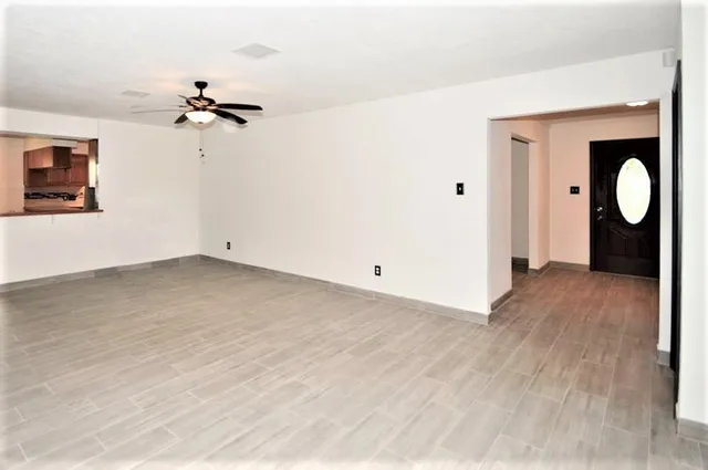 $2,500 | 2004 Sleepy Hollow Drive, Pearland, TX 77581