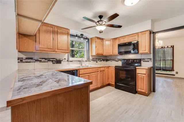 $2,500 | 2004 Sleepy Hollow Drive, Pearland, TX 77581