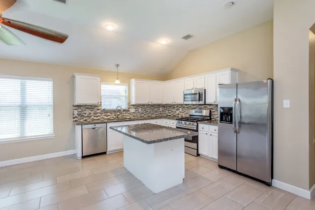 $2,100 | 226 Village Crest Drive, Richmond, TX 77469