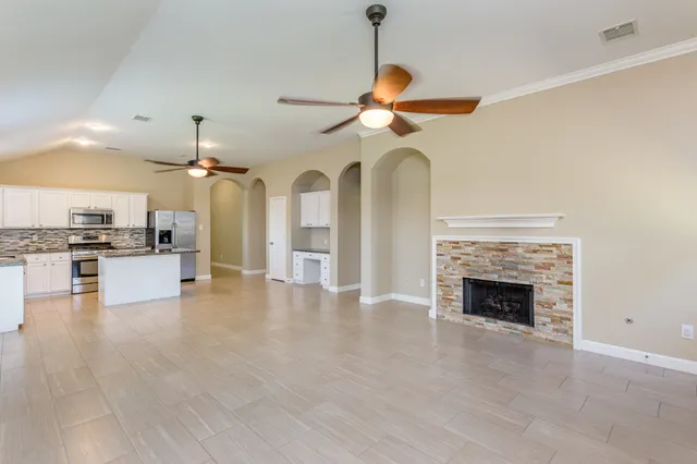 $2,100 | 226 Village Crest Drive, Richmond, TX 77469