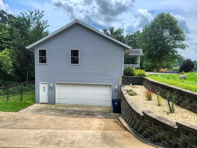 a front view of house with yard