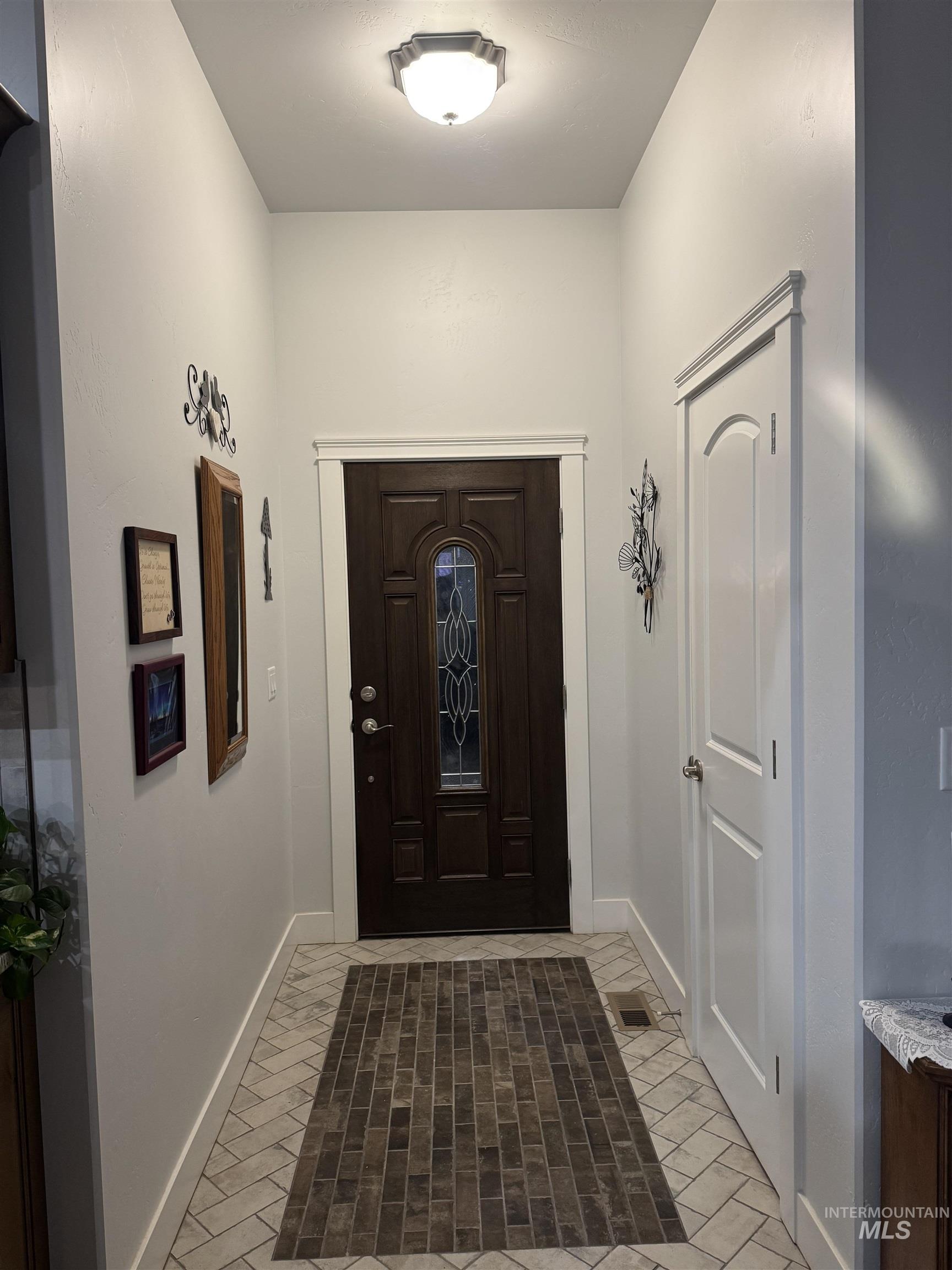 764 Heidi Terrace Kimberly, ID 83341 - Photo 11 of 42 Foyer featuring baseboards