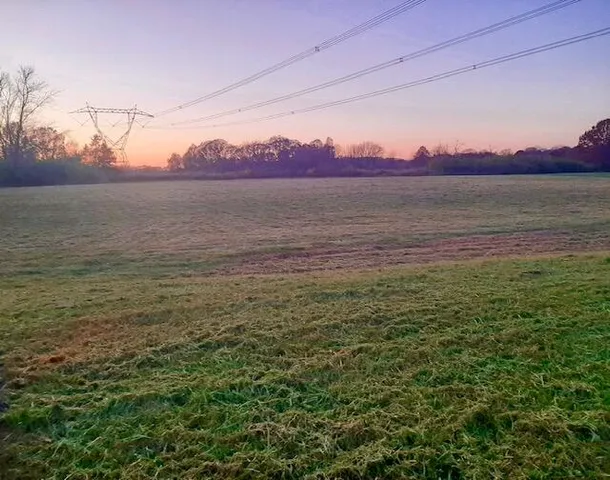 a view of an ocean and a mountain view