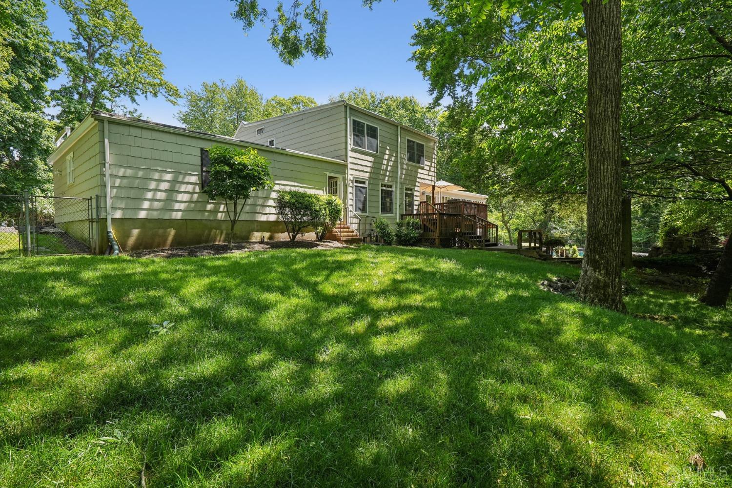 2 Ridge Lane Colonia, NJ 07067 - Photo 28 of 32 Gallery Image 28