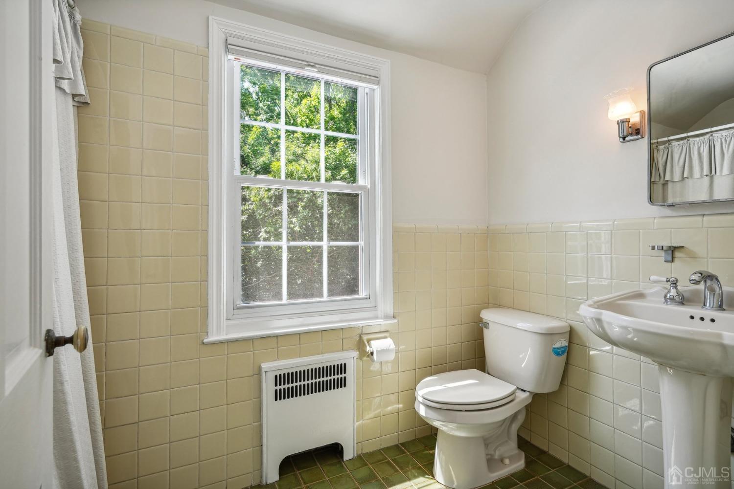 2 Ridge Lane Colonia, NJ 07067 - Photo 8 of 32 Gallery Image 8