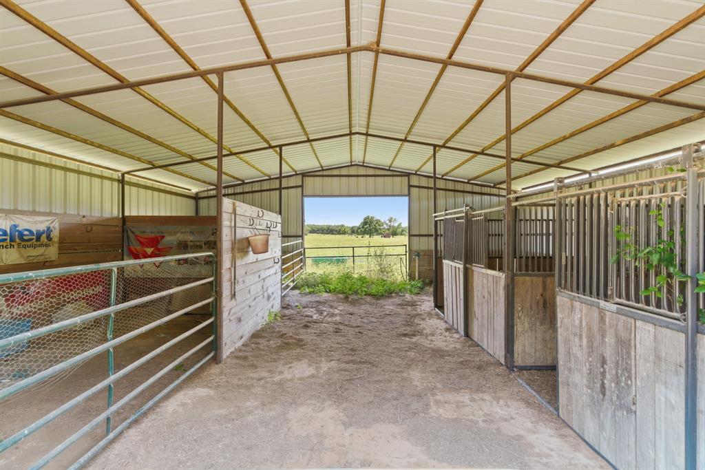 321 Cr 211 Road Gainesville, TX 76240 - Photo 33 of 40 4 stall barn