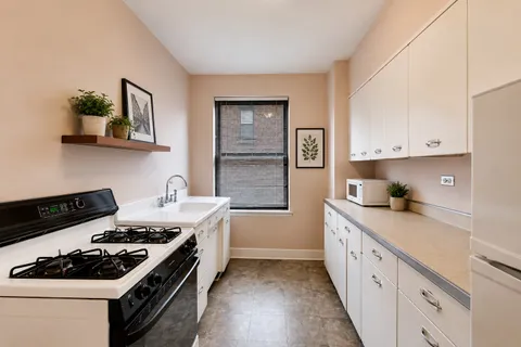 $98,500 | 1755 East 55th Street, Unit 303, Chicago, IL 60615