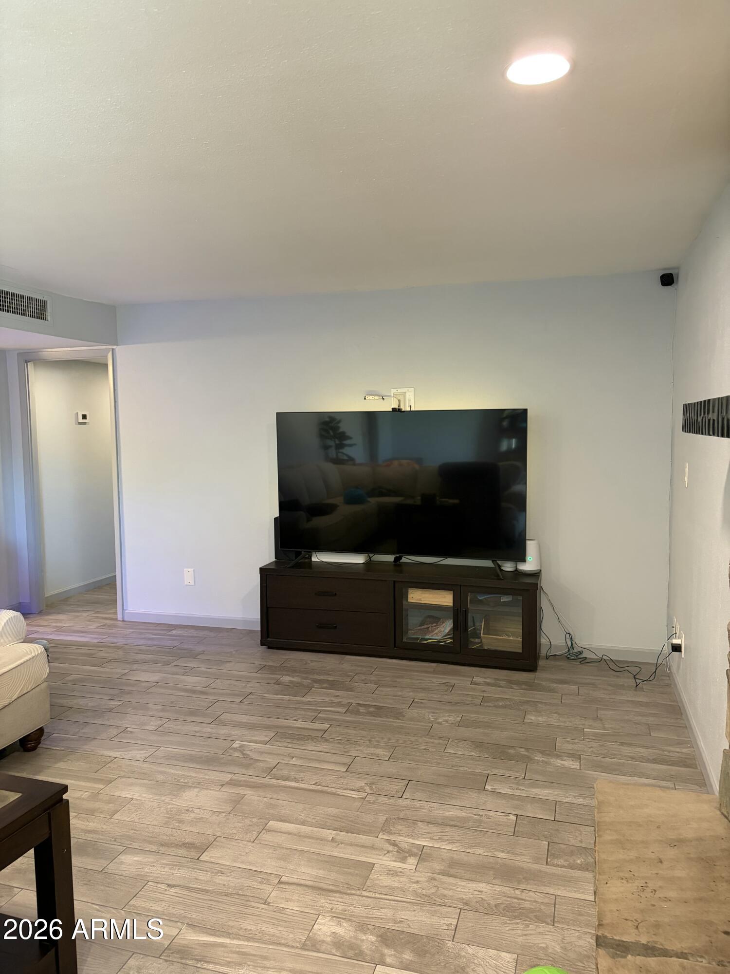 3346 West Hearn Road Phoenix, AZ 85053 - Photo 13 of 25 IMG_4807