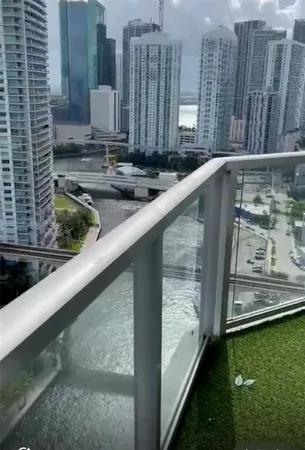 $2,800 | 185 Southwest 7th Street, Unit 2705, Miami, FL 33130