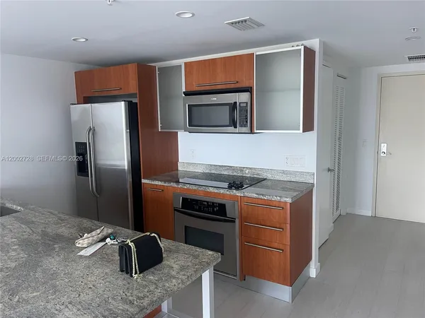 $2,800 | 185 Southwest 7th Street, Unit 2705, Miami, FL 33130