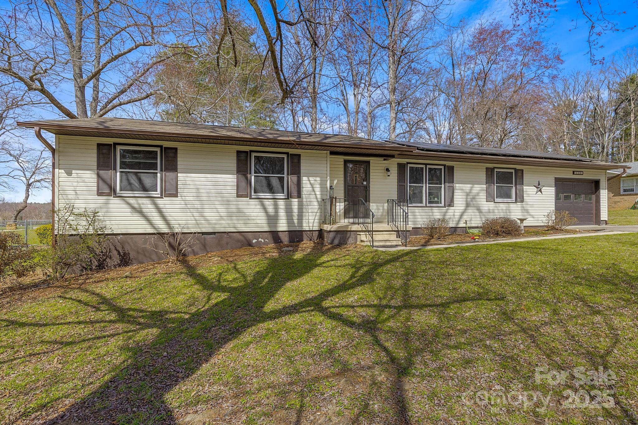 110 Cannon Drive Hendersonville, NC 28792 - Photo 3 of 36 a view of a house with a patio