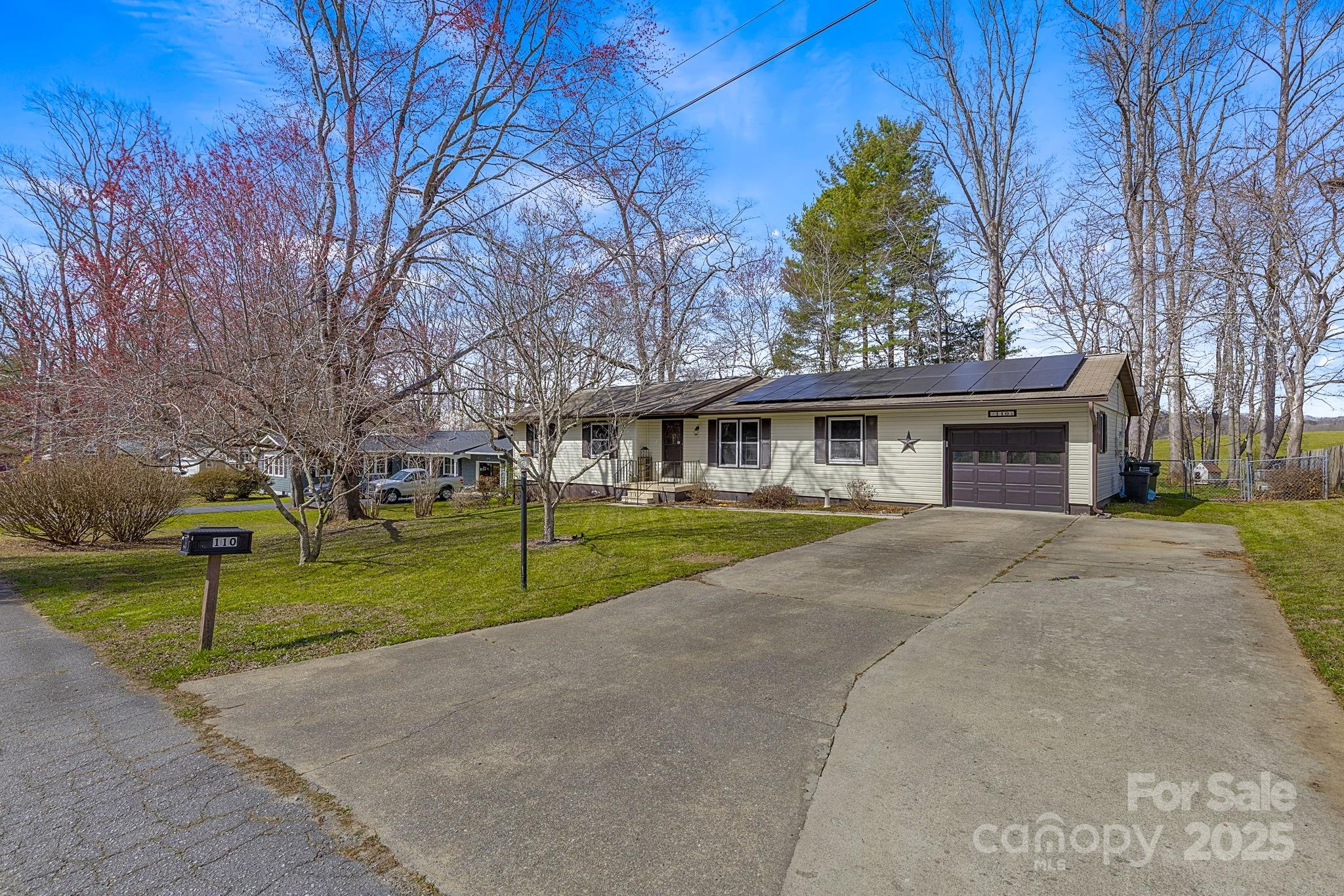 110 Cannon Drive Hendersonville, NC 28792 - Photo 4 of 36 a front view of house with yard and green space
