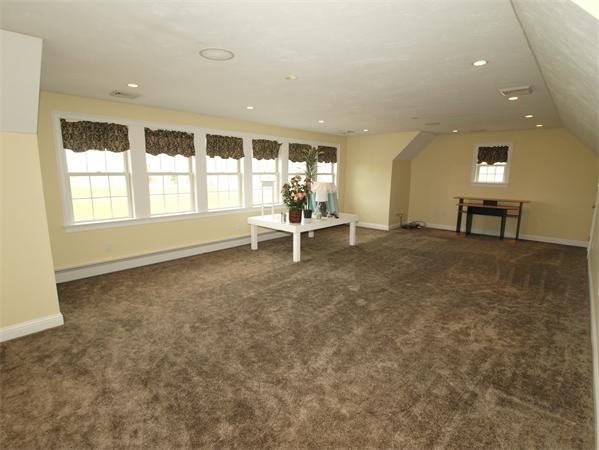 64 Osgood Road Sterling, MA 01564 - Photo 20 of 30 an empty room with windows