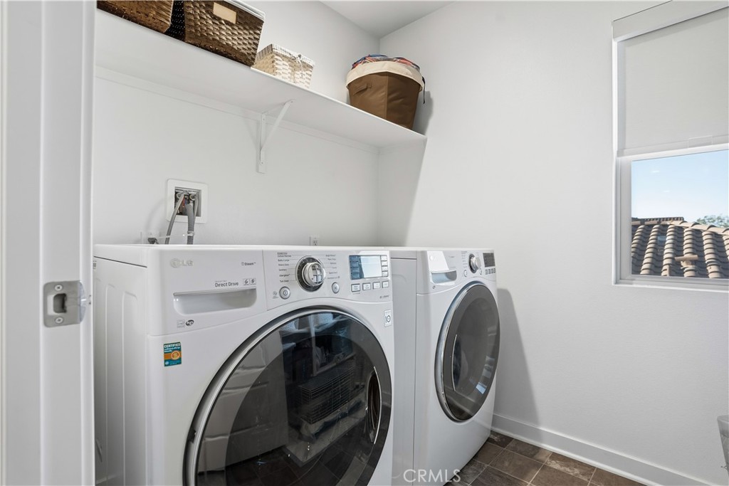 11479 Sheridan Way Beaumont, CA 92223 - Photo 19 of 40 a utility room with dryer and washer