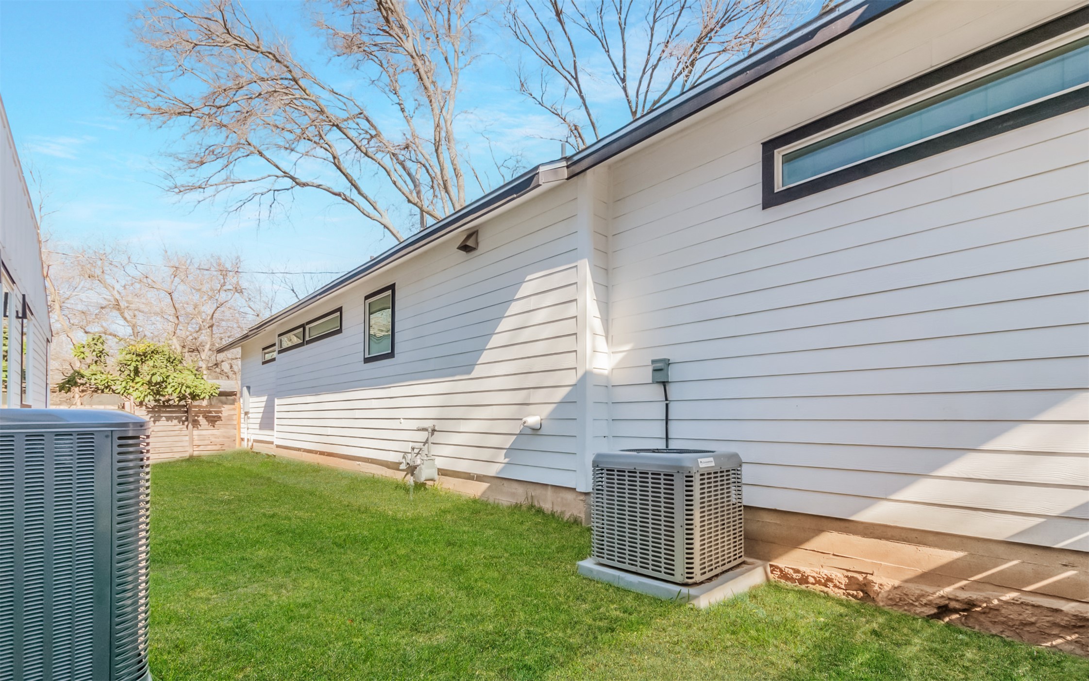 1130 Spur Street, Unit A Austin, TX 78721 - Photo 26 of 31 View of yard