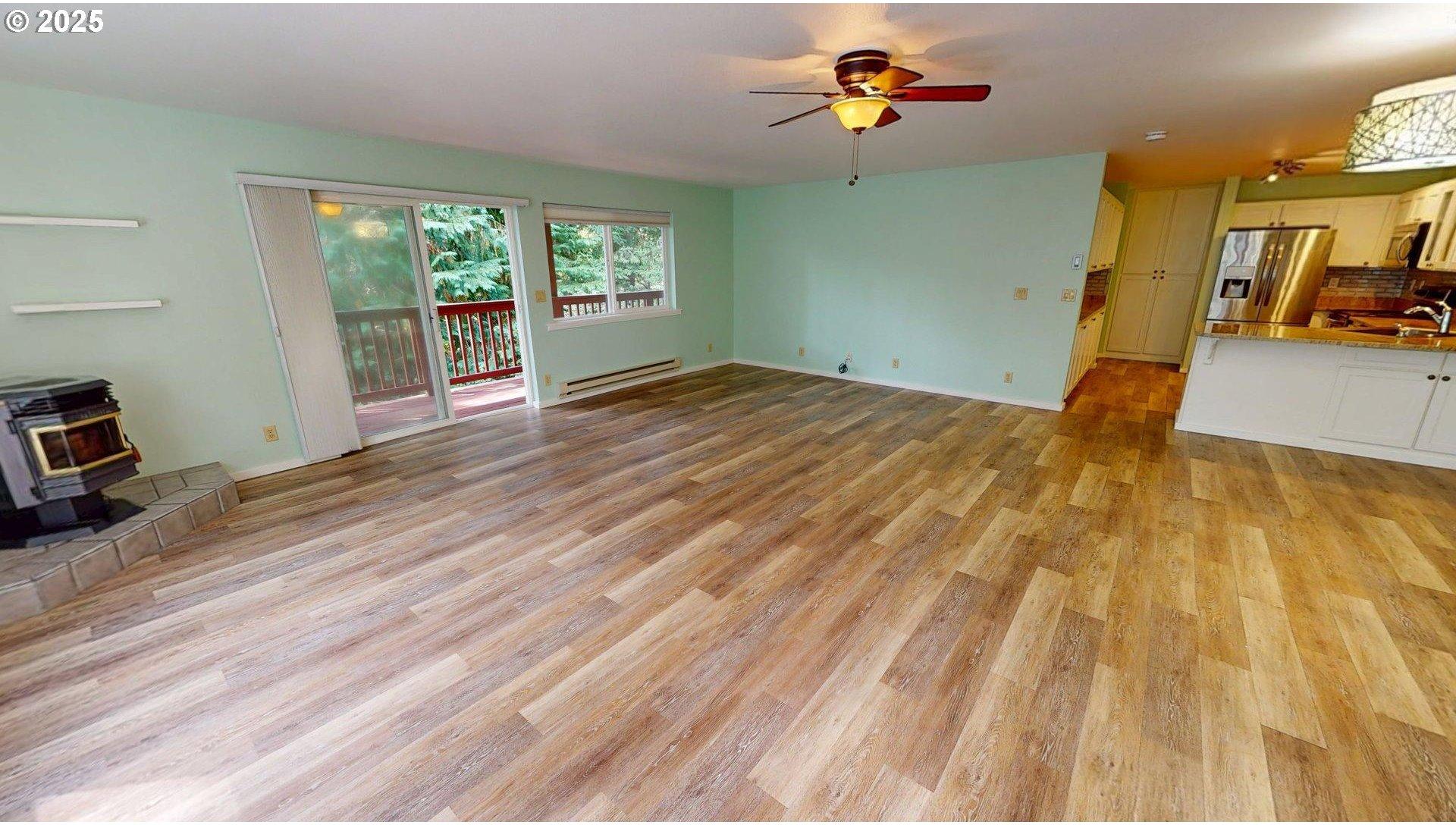 1455 Seacrest Lane, Unit 1A Brookings, OR 97415 - Photo 10 of 32 Living Room/Dining Room
