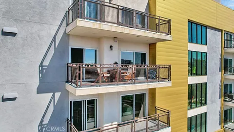 $779,000 | 2939 Leeward Avenue, Unit 516, Los Angeles, CA 90005