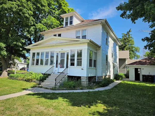 $229,900 | 802 Ceape Avenue, Oshkosh, WI 54901