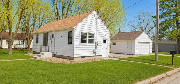 $1,500 | 117 3rd Avenue, Spicer, MN 56288