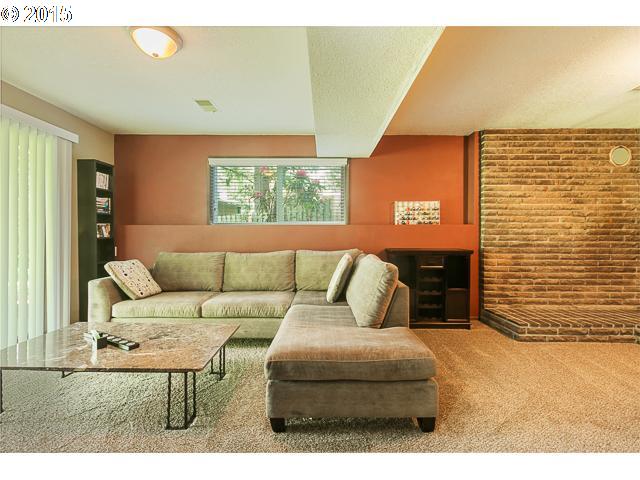 1711 Southwest 13th Street Gresham, OR 97080 - Photo 11 of 16 Family Room