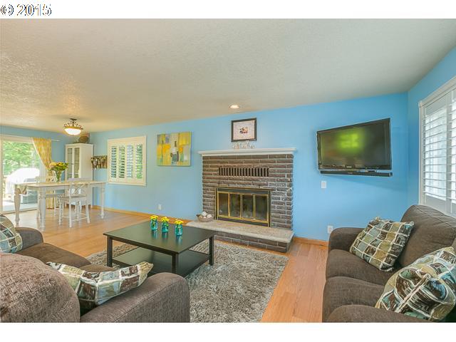 1711 Southwest 13th Street Gresham, OR 97080 - Photo 2 of 16 Great Room