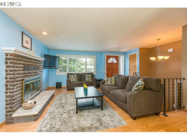 1711 Southwest 13th Street Gresham, OR 97080 - Photo 3 of 16 Great Room
