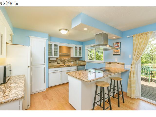 1711 Southwest 13th Street Gresham, OR 97080 - Photo 4 of 16 Kitchen