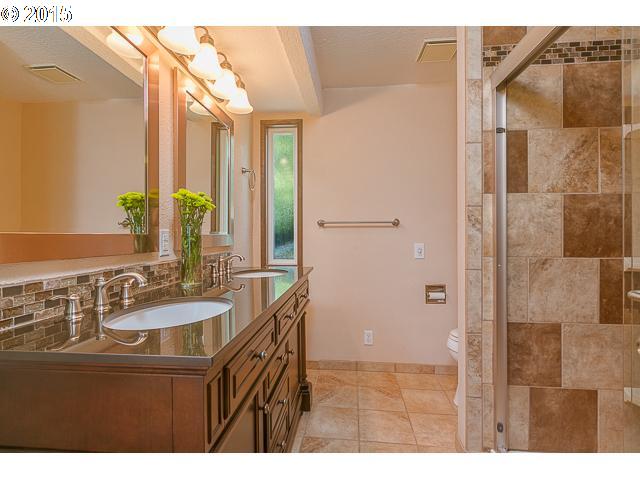 1711 Southwest 13th Street Gresham, OR 97080 - Photo 7 of 16 Bathroom, Attached