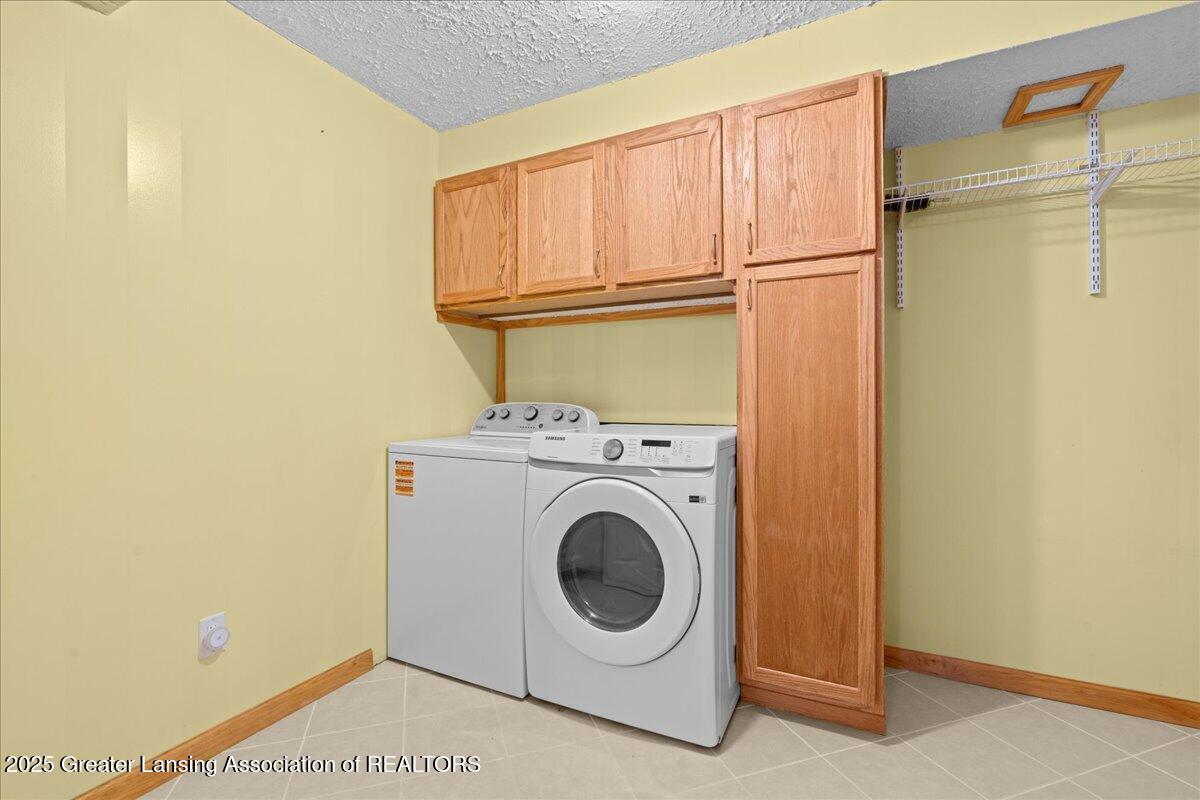 4327 Keller Road Holt, MI 48842 - Photo 23 of 45 Laundry