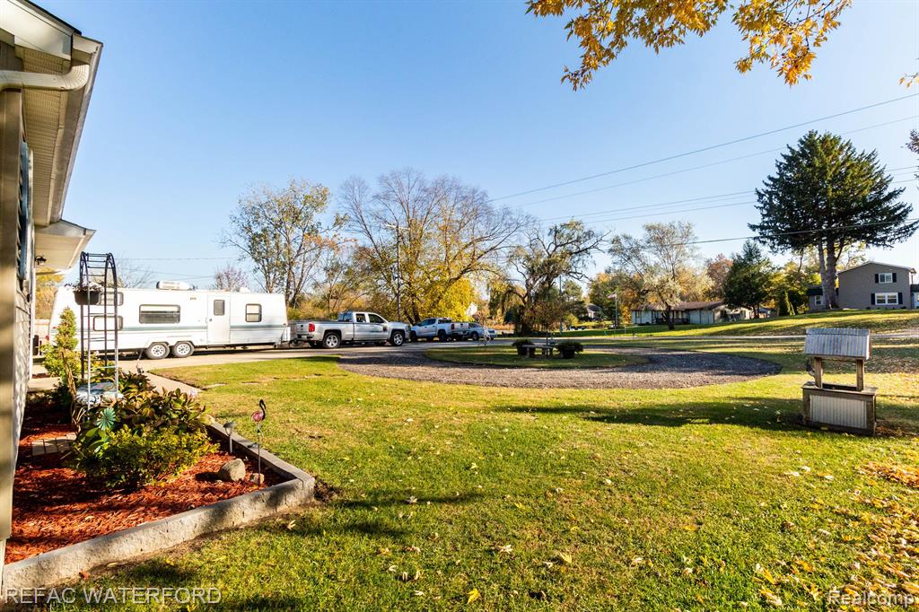 5076 West Thompson Road Linden, MI 48451 - Photo 4 of 38