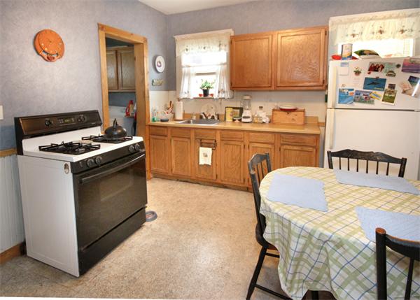 41 Chetwynd Road Somerville, MA 02144 - Photo 7 of 25 Gallery Image 7