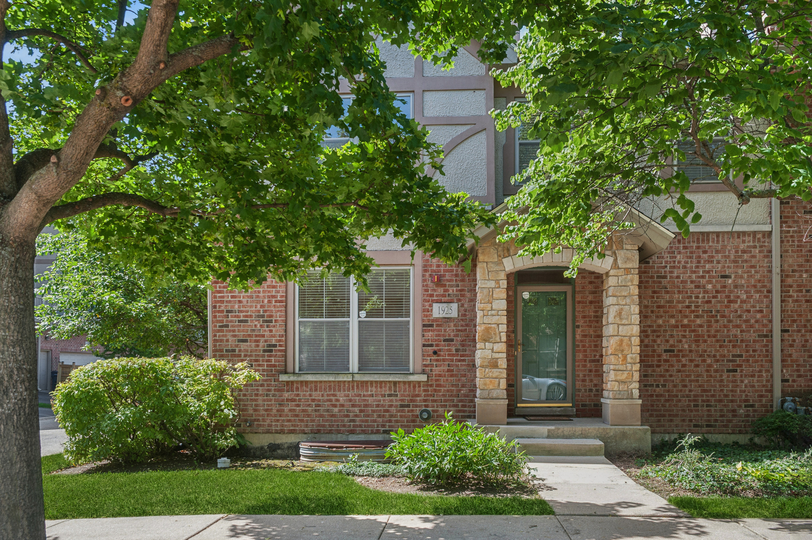 1925 Brentwood Road Northbrook, IL 60062 - Photo 2 of 31